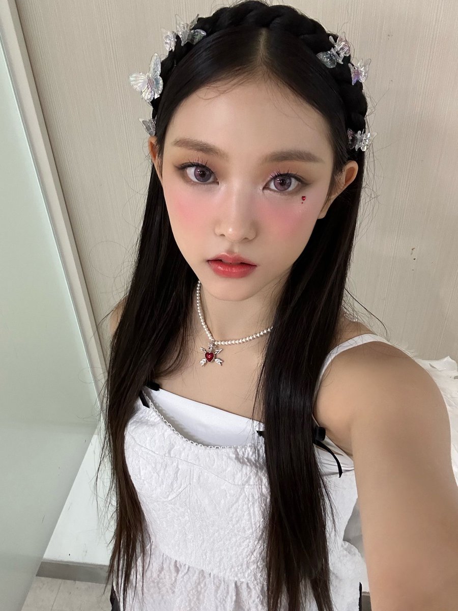 shaberuthecat's tweet photo. ♥️❣️♥️
❣️🐱❣️
♥️❣️♥️
#HAERIN #해린 #ヘリン https://t.co/NbW6rNpYEk