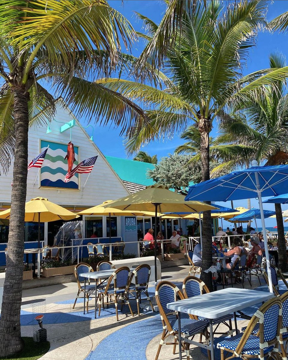 arubabeachcafe's tweet photo. Happy Independence Day America! ๐๐บ๐ธ๐น Enjoy dinner on the beach & fireworks starting @ 9pm! Live Music all weekend long! ๐บ๐ด๐ ##4thofJuly #beachsidedining #livemusic #specialsmenu #onehappyrestaurant #arubabeachcafe https://t.co/GSqXD3ocim