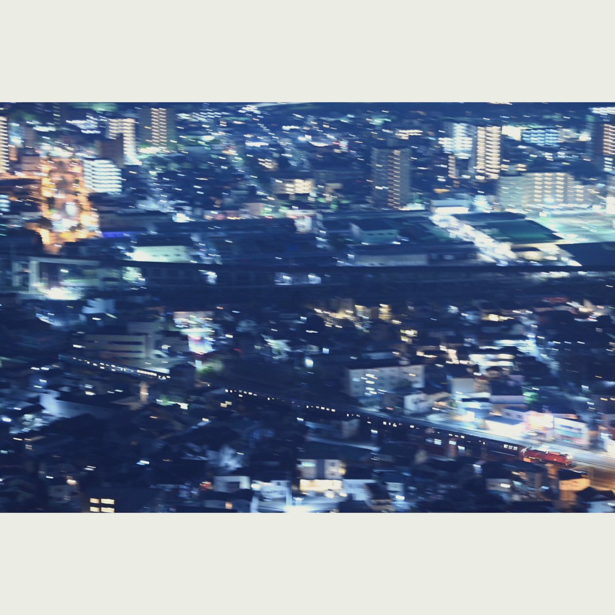 justwaiting4you's tweet photo. 夜の市街を駆ける https://t.co/9HX984u9VV