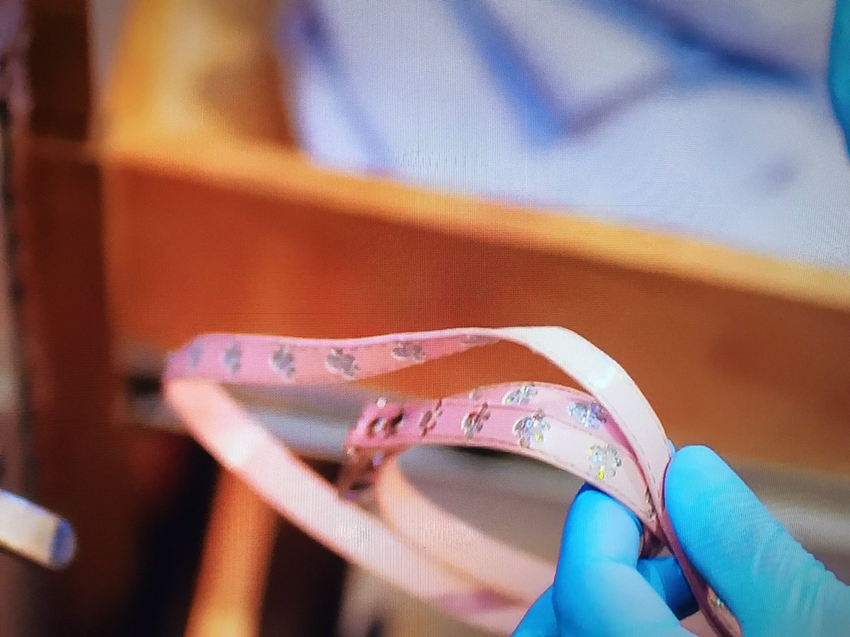 DarkMaster_AR_'s tweet photo. 👿 Y qué hay de raro que mi hijo tenga un collar de perro, ese collar de perro no prueba nada! #juegosdeamorypoder #teammariana #familiadelmal😈 @alealebarros @arapmx @AlonsoHerna205 @detlnovelas1 @horadlanovela @Los8015 @NoveleraSoy @NubiaArizaga @RaulIgnacioCam1 @Soytlnovelero https://t.co/tBUWBenc8o