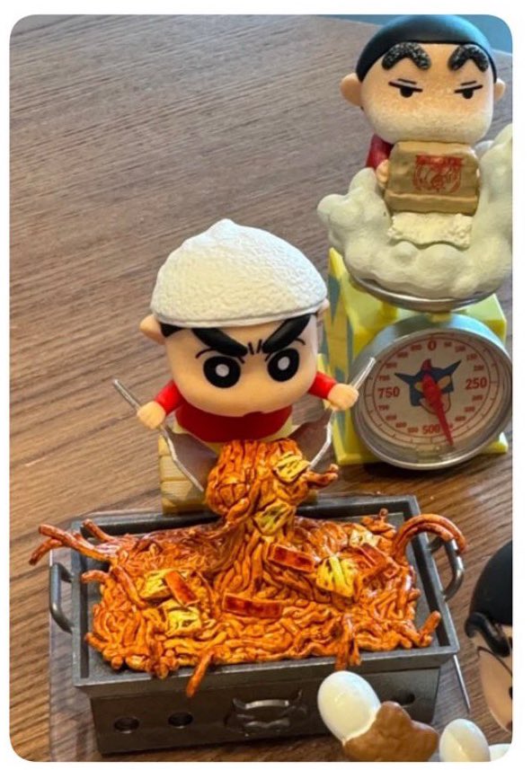 레전드탱댐같음
특히 뒤에서 저울에냅다 밀가루 중량재는 서짱1구씨요.
저러고 그릇도 없이 냅다 저울에 밀가루 쏟앗다가 대만이한테 등짝맞아여대