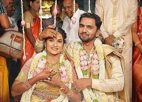 SubathraDevi_'s tweet image. அந்த ஜோசியக்காரர் ,
இந்த பொண்ணுக்கும் பையனுக்கும் ஜாதகம் அமோகமா பொருந்தி இருக்கு னு சொல்லி இருப்பார் ல?