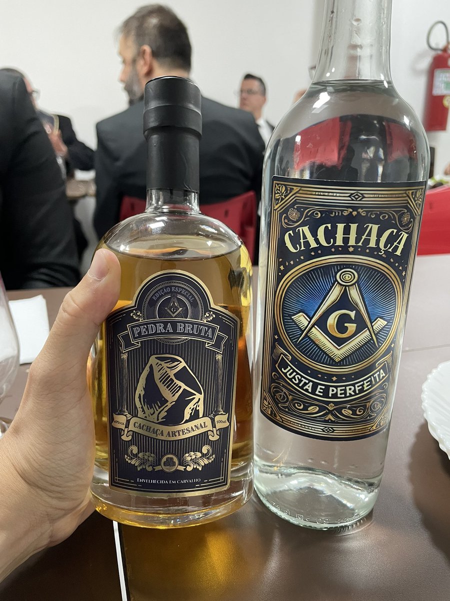 ThiagoRapsys's tweet photo. A melhor parte tá aqui no copo d’água https://t.co/z5SHYY4dVH