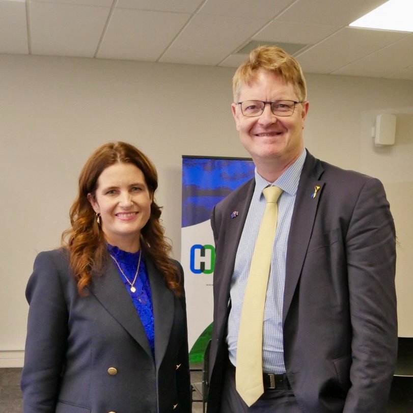 LMeredithEU's tweet image. Great kลrero in Hawkeโs Bay! ๐ณ๐ฟ๐ช๐บ
๐นMinister @NicolaWillisMP outlining Going for Growth
๐นStrong exchange w/ MP @CatherineWedd
๐นFoodEast: a hub of smart agritech ๐ฑ
๐น28% export boost in 1st year of #EUNZFTA
๐นLively @NZIIA_live debate on trusted ๐ช๐บ๐ณ๐ฟ ties
#StrongerTogether