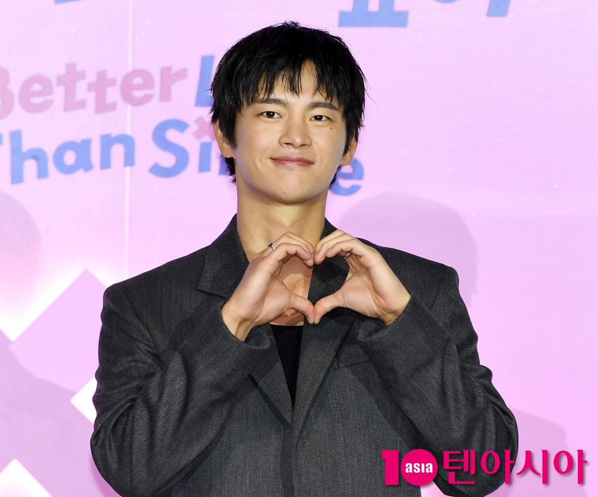 俳優ソ・イングク、Netflix新番組『彼氏彼女いない歴＝年齢、卒業し