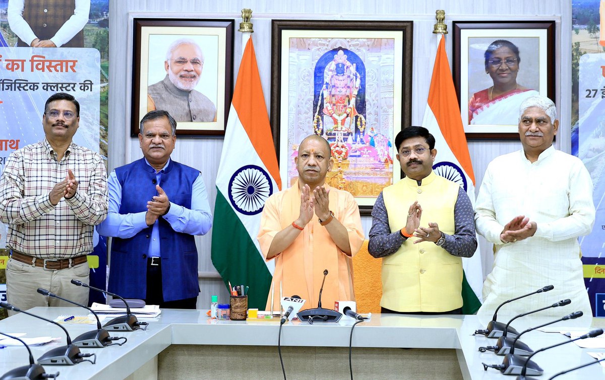 IasAlok's tweet image. माननीय मुख्यमंत्री आवास 5 कालीदास मार्ग पर उत्तर प्रदेश के मुख्यमंत्री माननीय श्री योगी आदित्यनाथ जी की अध्यक्षता में एक्सप्रेसवे के किनारे उद्योगों के विस्तार के लिए 27 इंटीग्रेटेड मैन्युफैक्चरिंग एवं लॉजिस्टिक क्लस्टर (IMLC) के शुभारम्भ समारोह में सम्मिलित हुआ। इस महत्वपूर्ण…