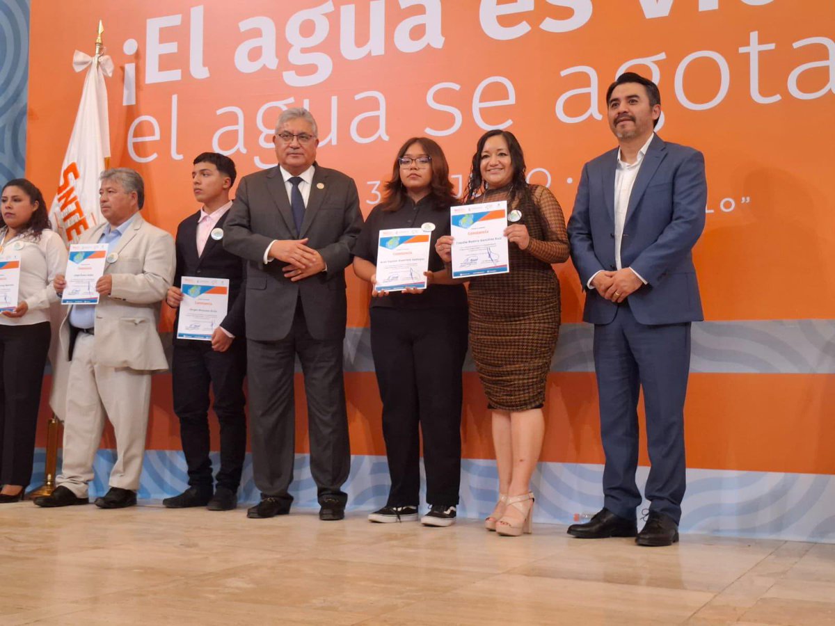 ☢️ El Mtro. Alfonso Cepeda Salas, Secretario General del SNTE; llevó a cabo la Premiación y entrega de reconocimientos a los estudiantes y docentes de la campaña nacional “¡El agua es vida, el agua se agota!”
#EverardoPadrón
#SNTEcontigo