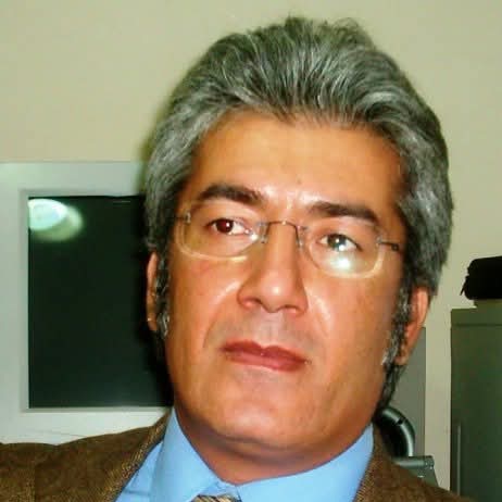 Hayat, insanı kırk şekle sokuyor da
insan, hayatını bir şekle sokamıyor... 

yücelbinici
.