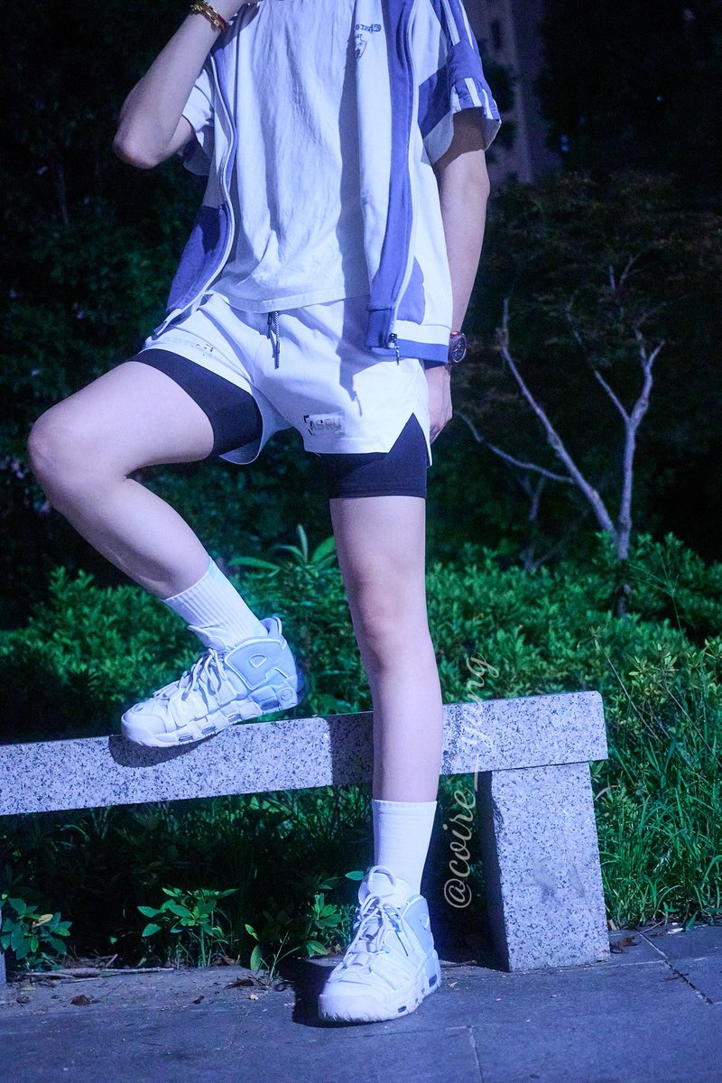 coire_yang_'s tweet photo. 和对象出去运动~这个腿子被别人看见对象都不吃醋嘛？吃醋也没用，废物JJ���锁死了呢，嘻嘻。
#腿控 #白袜 #锁S #0S #反差 https://t.co/GkCF2eCOeG