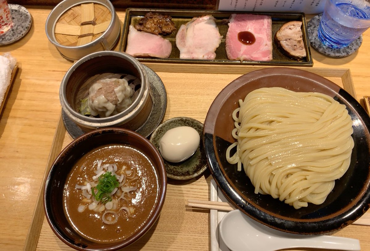 中華蕎麦とみ田(千葉/松戸)さんで「(大)つけめん」「特選全部乗せトッピング（焼売・味玉バージョン）」を戴きました♪
久しぶりにとみ田の"料理"を堪能👍🏻✨︎
旨~~~っ💝旨~~~っ😍旨~~~っ😻堪らんね😇💗何もかもが旨い🙆‍♀️🙆🏻‍♂️