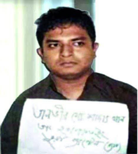 FreedomRightsRL's tweet image. Zulkarnain Sayer, @ZulkarnainSaer whose real name is Tanvir Sadat Khan, was arrested in 2006 for fraud under a fake RAB identity. Later, he took the name Zulkarnain Sayer Khan. He also worked as a heroine arranger for Tarique Rahman from 2004-2006.
He was sentenced to two years…