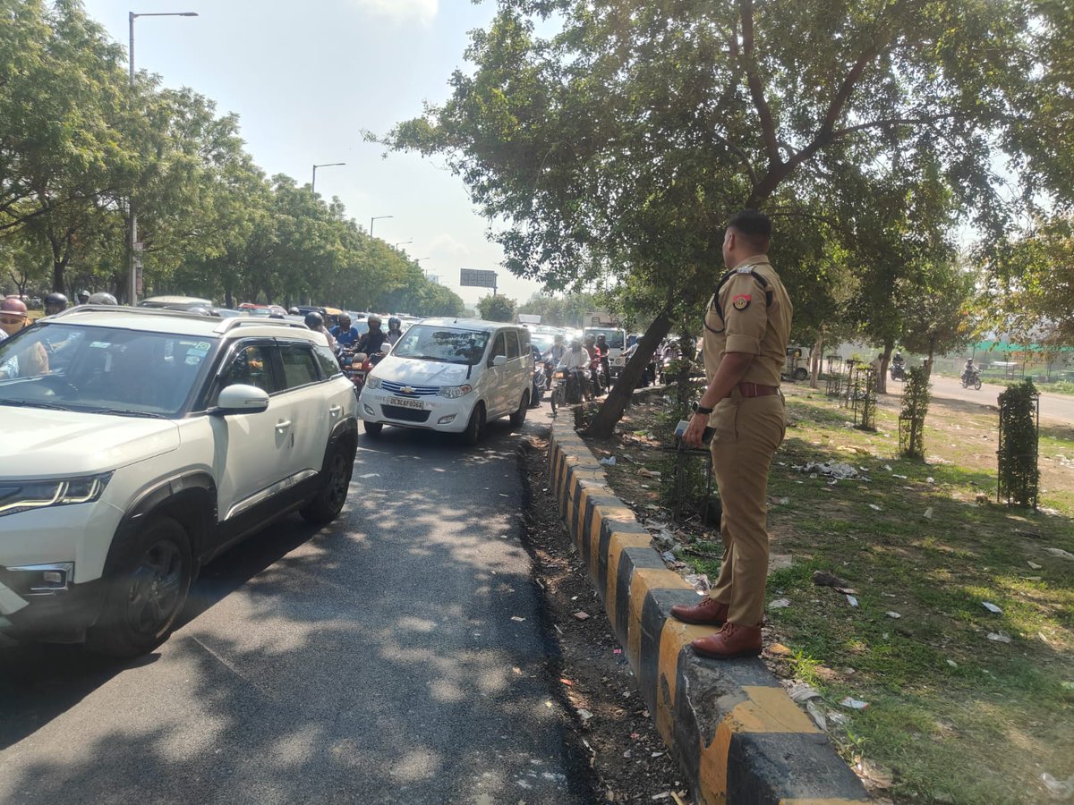 DCP Traffic Noida (@dcptrafficnoida) on Twitter photo .<a href="/dcptrafficnoida/">DCP Traffic Noida</a> рджреНрд╡рд╛рд░рд╛ рдХрд┐рд╕рд╛рди рдЪреМрдХтАУрдкрд░реНрдерд▓рд╛ рдЧреЛрд▓рдЪрдХреНрдХрд░ рдорд╛рд░реНрдЧ рдкрд░ рдпрд╛рддрд╛рдпрд╛рдд рд╡реНрдпрд╡рд╕реНрдерд╛ рдХрд╛ рдирд┐рд░реАрдХреНрд╖рдг рдХрд┐рдпрд╛ рдЧрдпрд╛ рддрдерд╛ рдпрд╛рддрд╛рдпрд╛рдд рдХреЗ рд╕реБрдЧрдо рд╕рдВрдЪрд╛рд▓рди рдмрдирд╛рдП рд░рдЦрдиреЗ рдХреЗ рд╕рдВрдмрдВрдз рдореЗрдВ рд╕рд░реНрд╡ рд╕рдВрдмрдВрдзрд┐рдд рдХреЛ рдЖрд╡рд╢реНрдпрдХ рджрд┐рд╢рд╛-рдирд┐рд░реНрджреЗрд╢ рджрд┐рдП рдЧрдПред
рдпрд╛рддрд╛рдпрд╛рдд рд╣реЗрд▓реНрдкрд▓рд╛рдЗрди рдирдВрежтАУ9971009001 .<a href="/dcptrafficnoida/">DCP Traffic Noida</a> рджреНрд╡рд╛рд░рд╛ рдХрд┐рд╕рд╛рди рдЪреМрдХтАУрдкрд░реНрдерд▓рд╛ рдЧреЛрд▓рдЪрдХреНрдХрд░ рдорд╛рд░реНрдЧ рдкрд░ рдпрд╛рддрд╛рдпрд╛рдд рд╡реНрдпрд╡рд╕реНрдерд╛ рдХрд╛ рдирд┐рд░реАрдХреНрд╖рдг рдХрд┐рдпрд╛ рдЧрдпрд╛ рддрдерд╛ рдпрд╛рддрд╛рдпрд╛рдд рдХреЗ рд╕реБрдЧрдо рд╕рдВрдЪрд╛рд▓рди рдмрдирд╛рдП рд░рдЦрдиреЗ рдХреЗ рд╕рдВрдмрдВрдз рдореЗрдВ рд╕рд░реНрд╡ рд╕рдВрдмрдВрдзрд┐рдд рдХреЛ рдЖрд╡рд╢реНрдпрдХ рджрд┐рд╢рд╛-рдирд┐рд░реНрджреЗрд╢ рджрд┐рдП рдЧрдПред
рдпрд╛рддрд╛рдпрд╛рдд рд╣реЗрд▓реНрдкрд▓рд╛рдЗрди рдирдВрежтАУ9971009001
