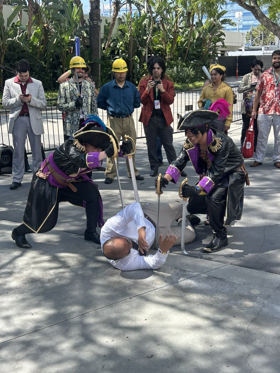 CurryUdonPlz's tweet photo. Some more Anime Expo cosplay meetup highlights 🐉 https://t.co/dwvBkMKCtz
