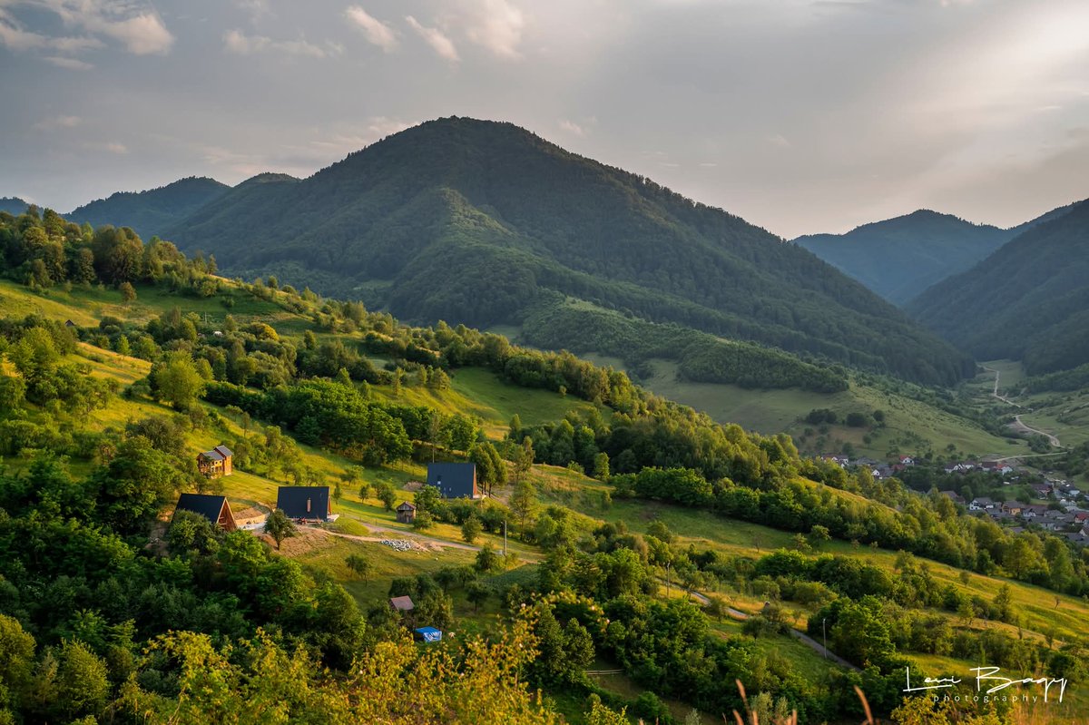 Travel_2Romania's tweet photo. Pe plaiuri maramureșene, la Botiza 🌿🏕️✨#România
#levibagyphotography #maramures #botiza
📸Levi Bagy https://t.co/hcSG8FLIjY