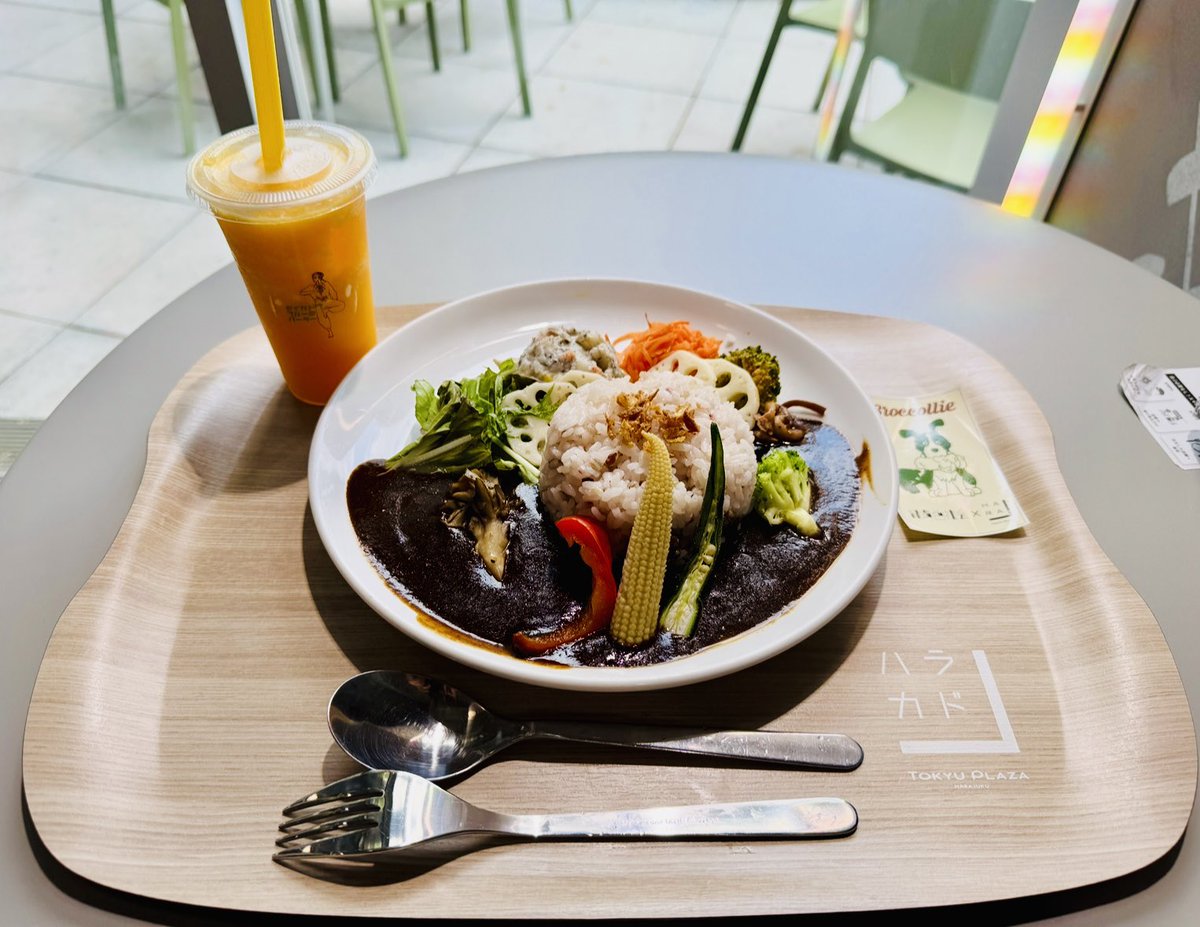 twitone_prin1's tweet photo. LIVE前に緑黄色野菜🍛!
#街ごとChannelUs2025 #緑黄色社会
#ハラカド
#theTAG #青果堂 https://t.co/vKdU73c3Uu