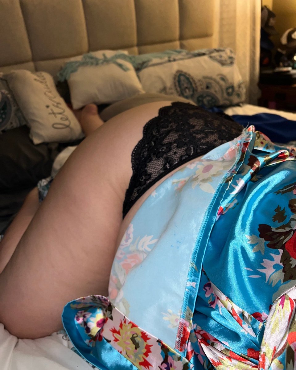 SouthernladyM's tweet photo. "His fingers dig into my flesh, and the tops of my thighs ache from where they keep hitting the table, but he’s making me come again, and nothing in the world has ever felt this good. I’m almost there." -Birthday Girl by Penelope Douglas https://t.co/mcP6ApGX5X