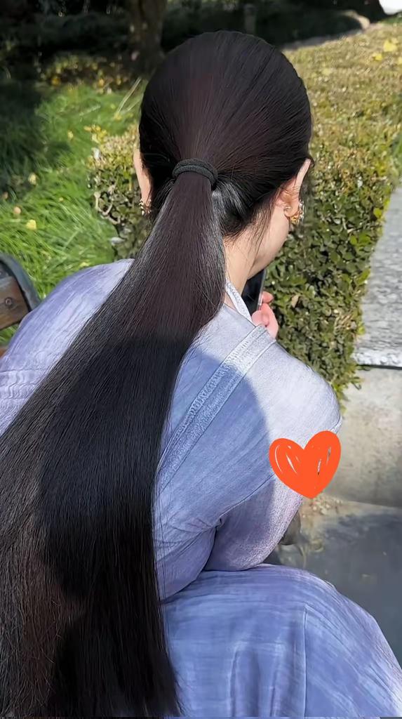 黑色长发漂亮，羡慕嫉妒恨啊。