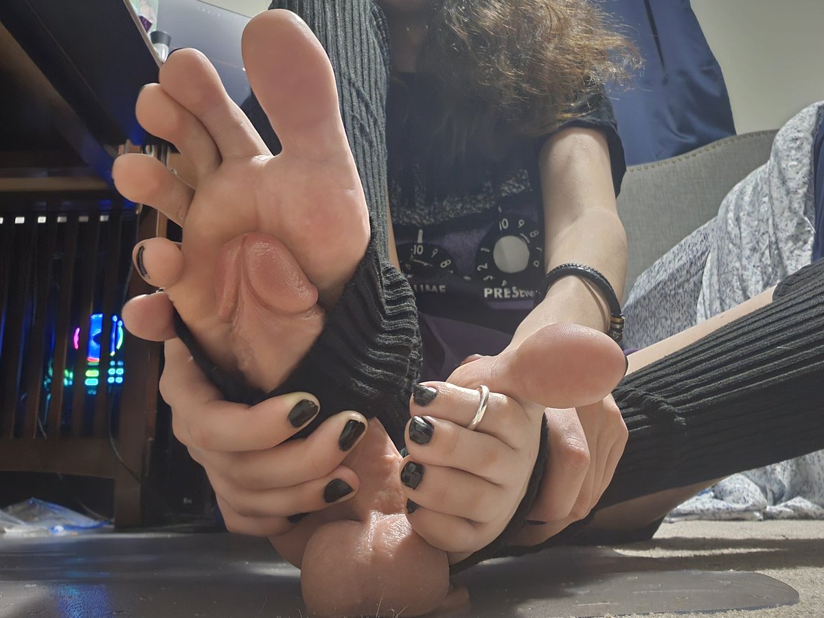 CW// IRL peets

Felt that I HAD to at least show off the stirrups with the FJ practice 😊💖