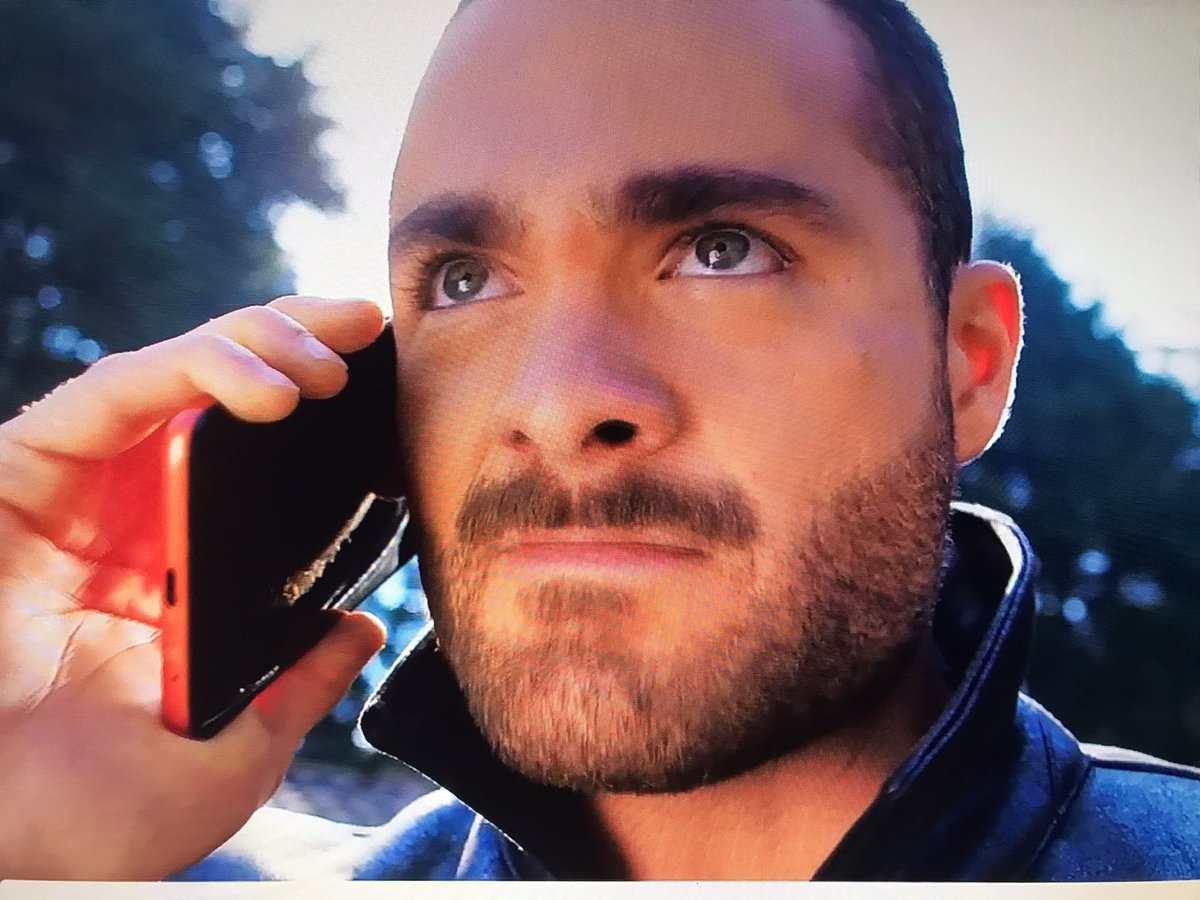 DarkMaster_AR_'s tweet photo. 👿☎️ Hijo, debes irte de la cabaña ya! Enrique lo mandó a Germán a decir que tú lo mataste a tu abuelo. #juegosdeamorypoder #teammariana #familiadelmal😈 @alealebarros @AlonsoHerna205 @detlnovelas1 @horadlanovela @Los8015 @NoveleraSoy @NubiaArizaga @RaulIgnacioCam1 @Soytlnovelero https://t.co/WNmx4ahq2K