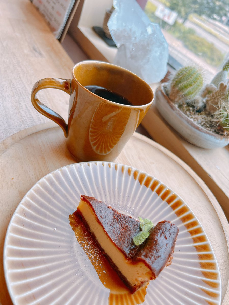 uminonecoffee's tweet image. 北海道クリームチーズと北海道バター、奄美の島砂糖、秋川牧園の卵で作るベイクドチーズケーキ。原材料費が2倍、3倍となる中、いつまで作れるかわかりませんが、コーヒーとの相性が抜群なので、機会があればぜひ一度!#ウミノネコーヒー焙煎所 #下関カフェ #チーズケーキ #ケーキセット