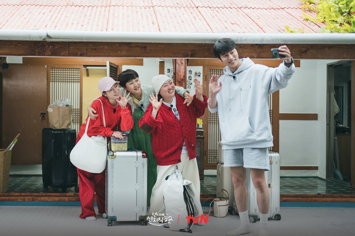 <언니네 산지직송2> 13화 비하인드 스틸🎣

뿌듯한 마지막 인증샷 찰칵📸
우리 언니네서 다시 만나🩵

#tvN #언니네산지직송2
#염정아 #박준면 #임지연 #이재욱
#같이달려tvN #스트리밍은TVING