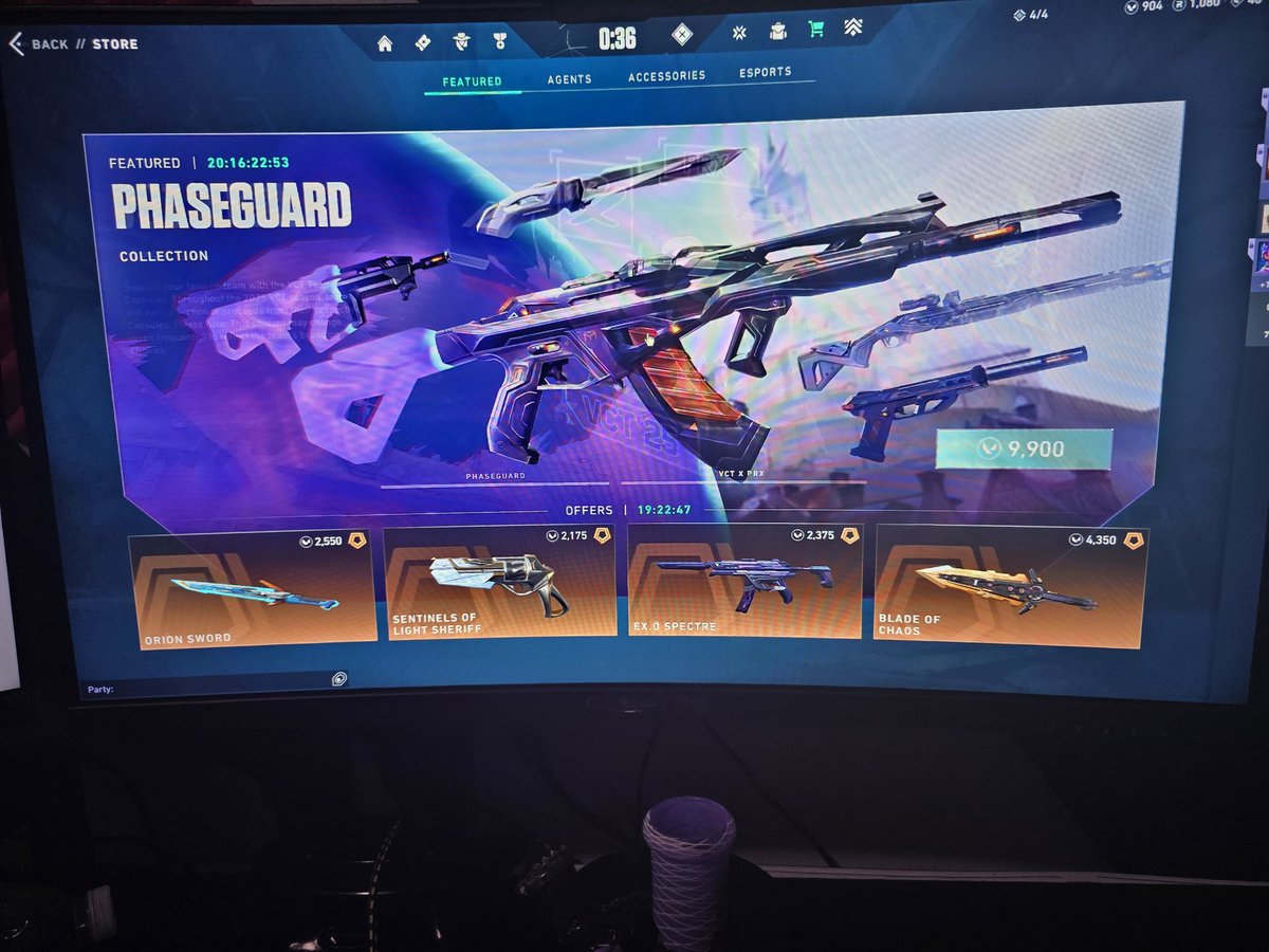 ItzPlatic's tweet photo. Ight so my whole shop is legendary items bro https://t.co/3J8dLYNmph