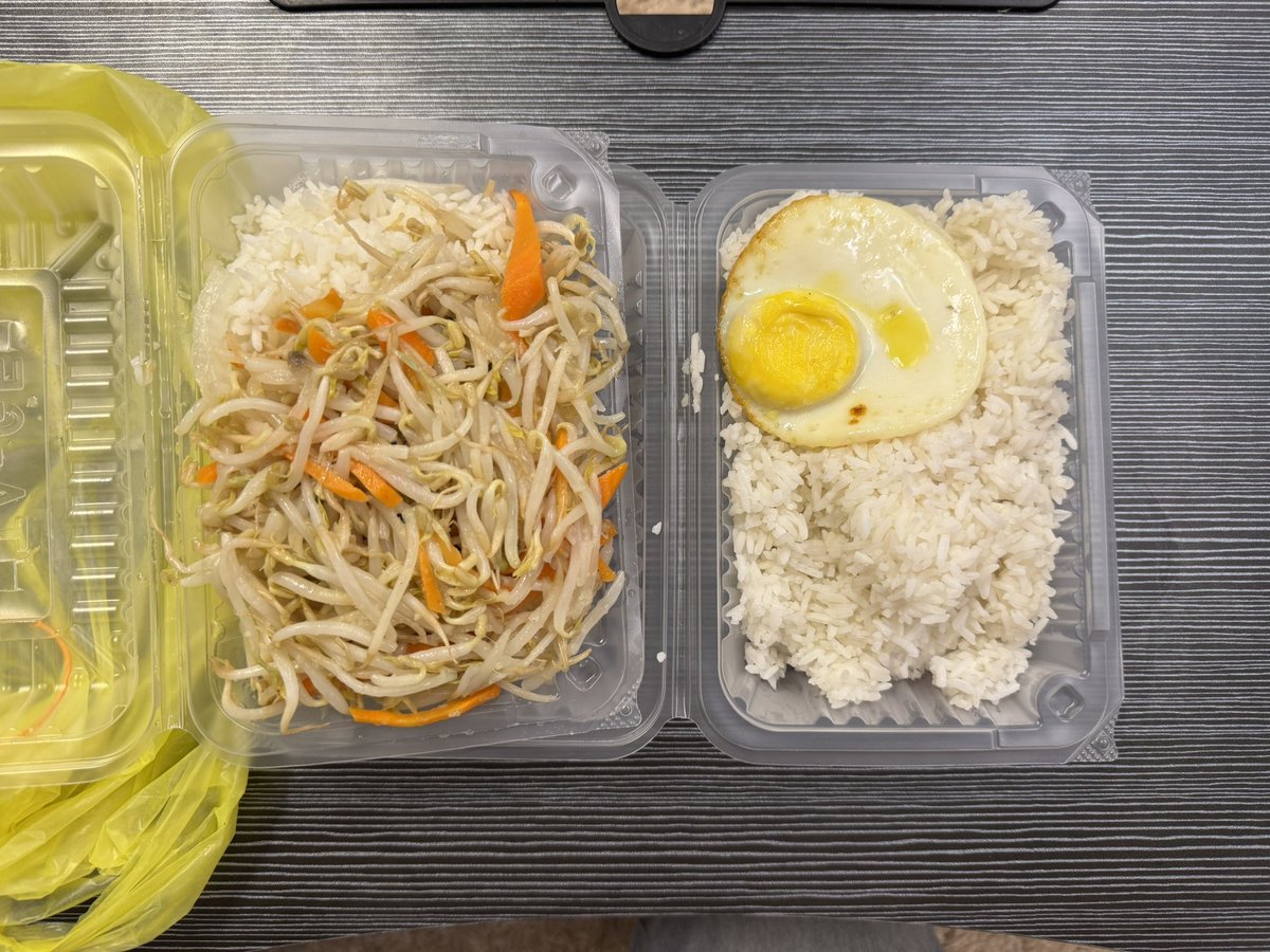 Weh korang tolong aku jap, nasi putih + sayur taugeh dengan nasi putih + telur goreng, takda kuah takda apa.

Total : RM11.00 serious ke weh harga dia memang macam ni?