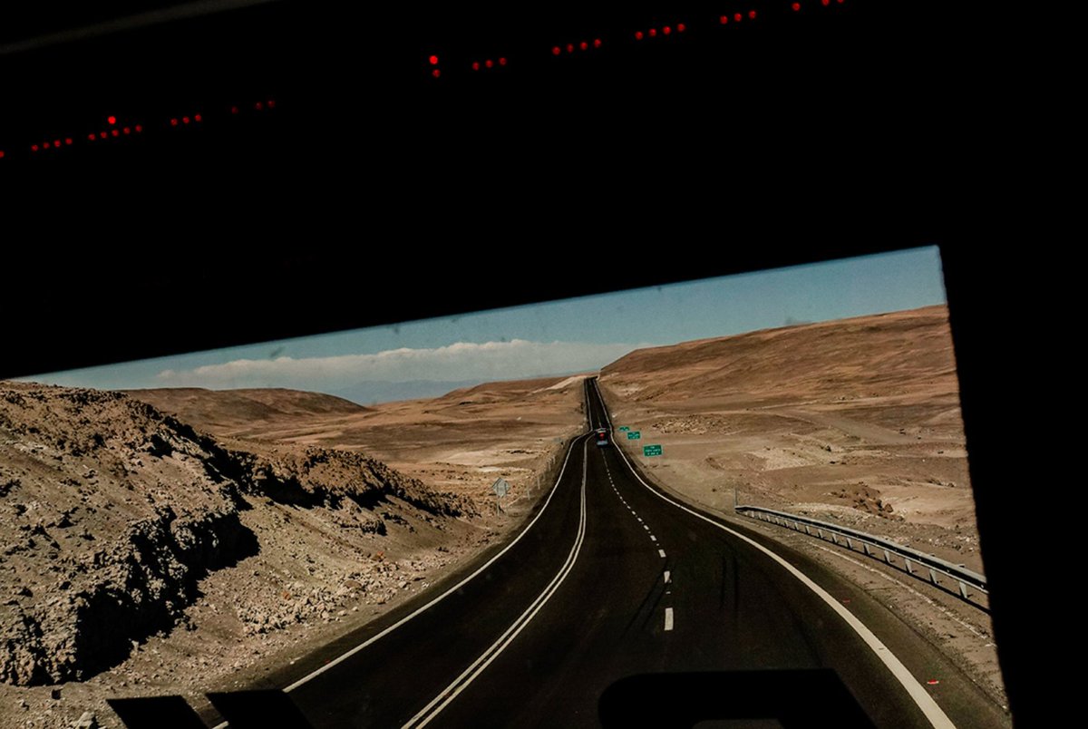 "ya quisiera yo escribir un poema hecho de puros adioses sonrientes"
Así empieza "Pero el mundo insiste en girar sin eje", de Andrés Anwandter. En nuestra nueva edición, dedicada a la literatura de #Chile, podrás leer más poemas del autor. 😍👇
revistadelauniversidad.mx/articles/0d43c…