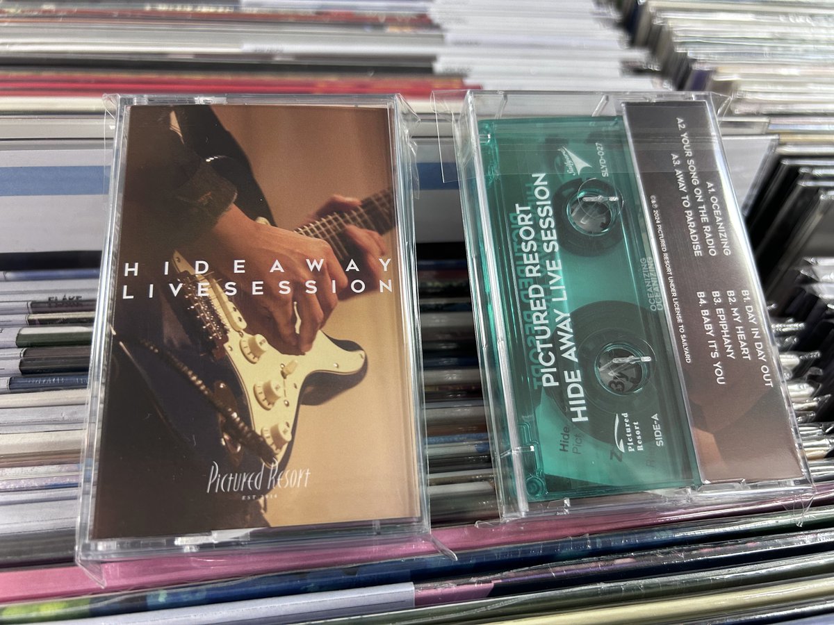 国内アーティストカセット在庫紹介！
2024年1月にHidden Place - the caveにて撮影/録音が行われたスタジオライブセッション収録の限定カセット！ 
その他在庫色々あるのでリンク先を！  
PICTURED RESORT / HIDE AWAY LIVE SESSION / CT / ￥2,090 flakerecords.com/search.php?pag…