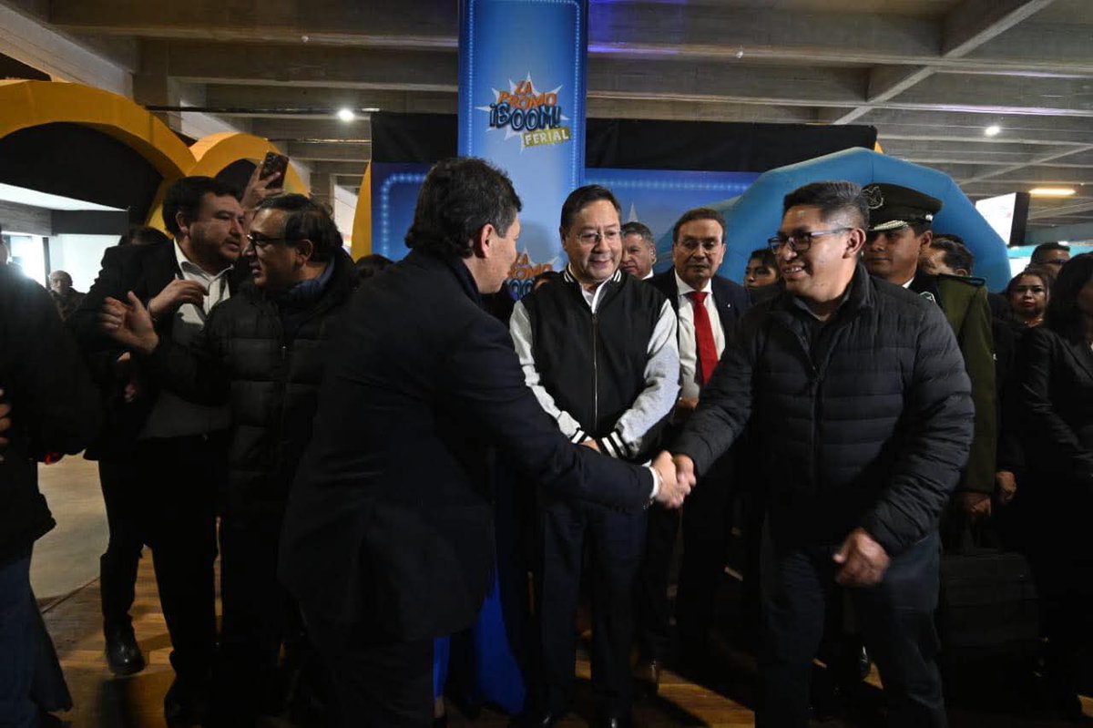 MPSMAyABolivia's tweet photo. #LaPaz | El ministro de Desarrollo Productivo y Economía Plural, Zenón Mamani, participó en el acto de inauguración de la Feria #LaPazExpone del Bicentenario 2025, encabezado por el presidente del Estado, Lucho Arce. El evento, que tuvo lugar en el Campo Ferial Chuquiago Marka, https://t.co/tAq37Q7EwV