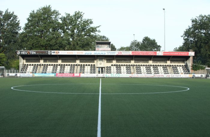 Het nieuwe seizoen start voor <a href="/vvgemert/">vv Gemert</a> op zaterdag 16 augustus, uit tegen <a href="/vvkloetinge/">VV Kloetinge</a>. Op zondag 24 augustus wacht het eerste duel voor eigen publiek, tegen <a href="/fcrijnvogels/">FC Rijnvogels</a>. In totaal komen de zwartwitten 6 'nieuwe' opponenten tegen. Meer info op:
vvgemert.nl/gemert-start-o…