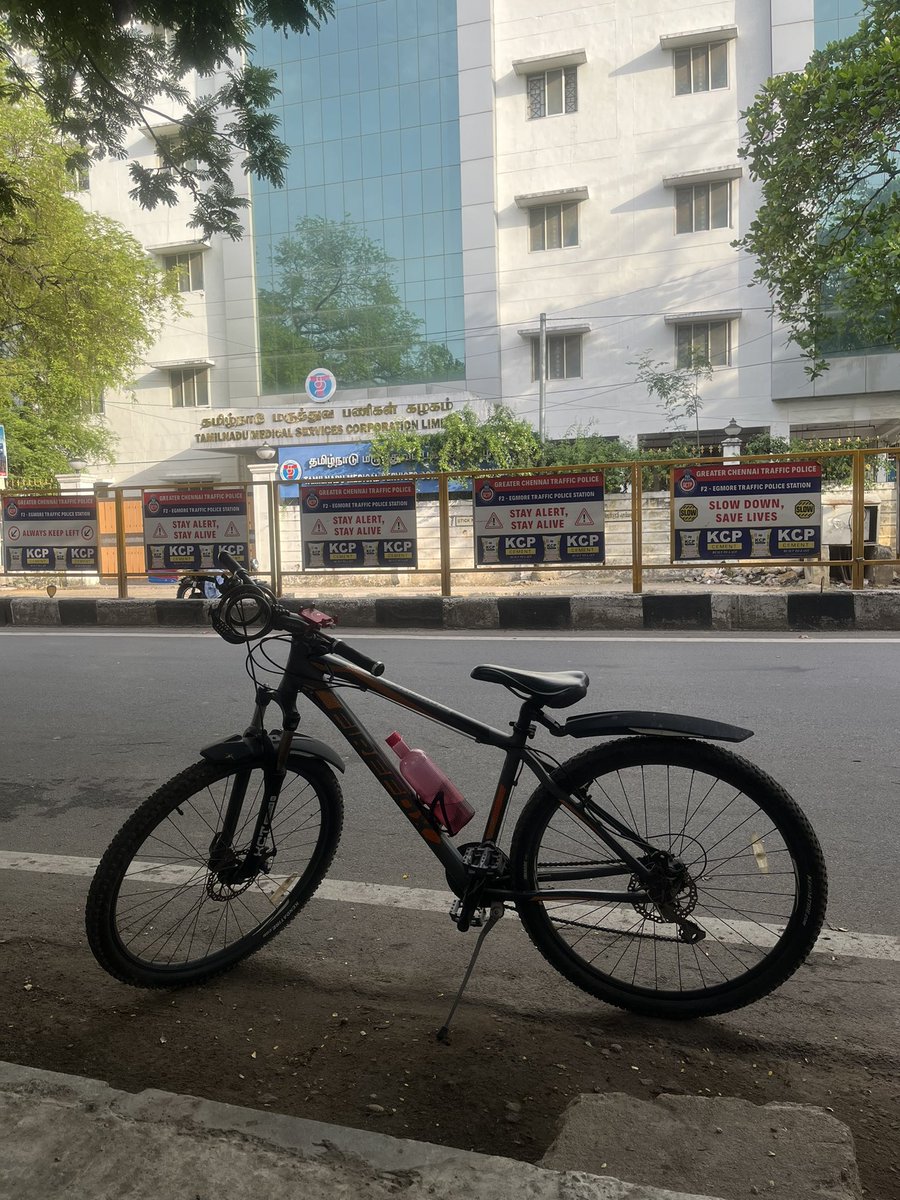 AnithaChelliah's tweet photo. #goodmorning! Well again a #selfpat ! After ages played 🏸 !
@maruthanmvo
@crescentia
@Rhythm_Reverie_
@MyThought5nM3
@Joe_Anand
@iEzhilRa https://t.co/Be8X3a4pIU