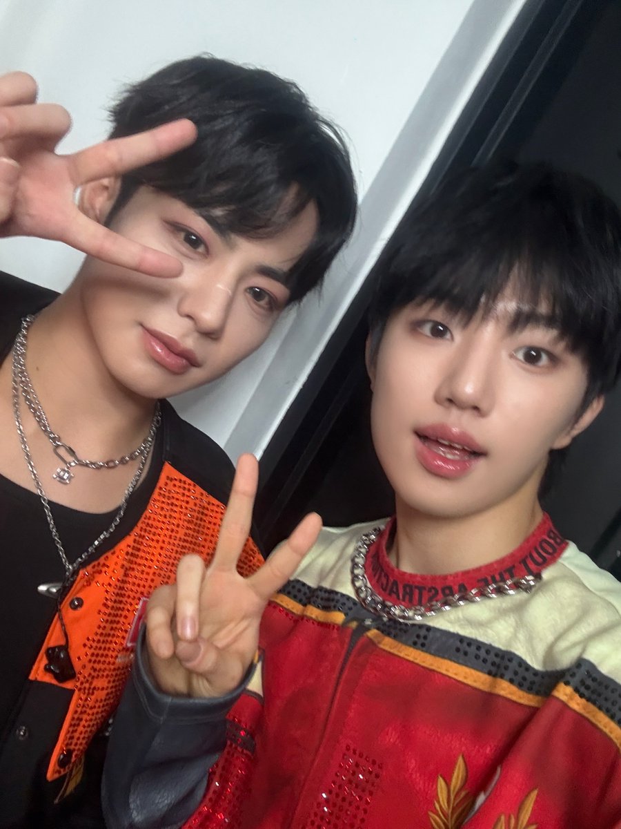 EVNNE_official's tweet photo. 이타행님생일축하합니다🤫

#EVNNE #이븐
#박지후 #PARKJIHOO https://t.co/RTKbjKhWa6