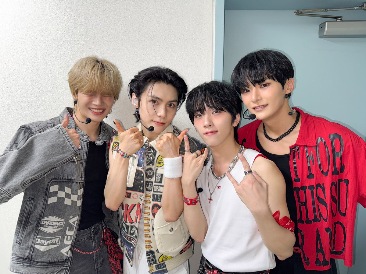 official_XONIK's tweet photo. [#PIC]
250704 #SIMPLY_KPOP

흐린 날씨에도 쏘닉이들과 함께 화이팅 ଘ(੭ˊᵕˋ)੭* ੈ✩‧₊˚

#XONIK #쏘닉 
#효진 #예웅 #주찬 #이준
#ヒョジン #イェウン #ジュチャン #イジュン https://t.co/mQV705GKN9