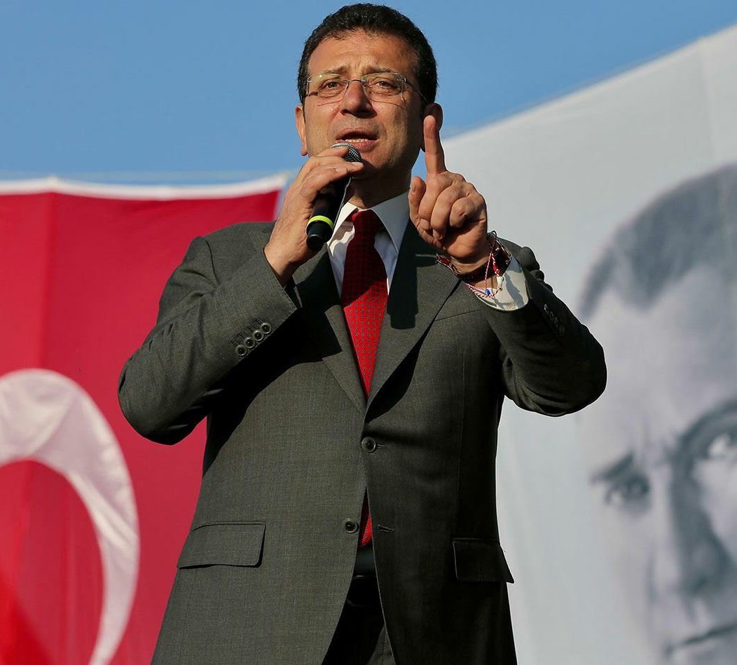 1997’de Erdoğan için mütalaa yazan Prof. Dr. Doğan Soyaslan:

“Ekrem İmamoğlu’nun kaçması, göçmesi söz konusu olmaz. Yargılayacaksanız, tutuksuz yargılayın. Sayın Erdoğan için de zimmetten, rüşvetten, ihaleye fesat karıştırmaktan, halkı tahrik etmekten davalar açılmıştı. Ama hep