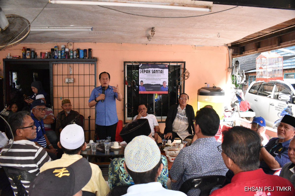 Ceramah kelompok di Rumah Pak Anta di Bukit Vor #Putatan

#UMNO berada di #Sabah sudah 34 thn. Parti lokal &amp; nasional.

Tak betul tuduh kami “Parti Malaya”. Ada parti yg baru sahaja ditubuhkan. Tentu tidak sebanyak jasa UMNO &amp; #BN di Sabah. 

Radu tatap radu. Radu sampai menang❗️