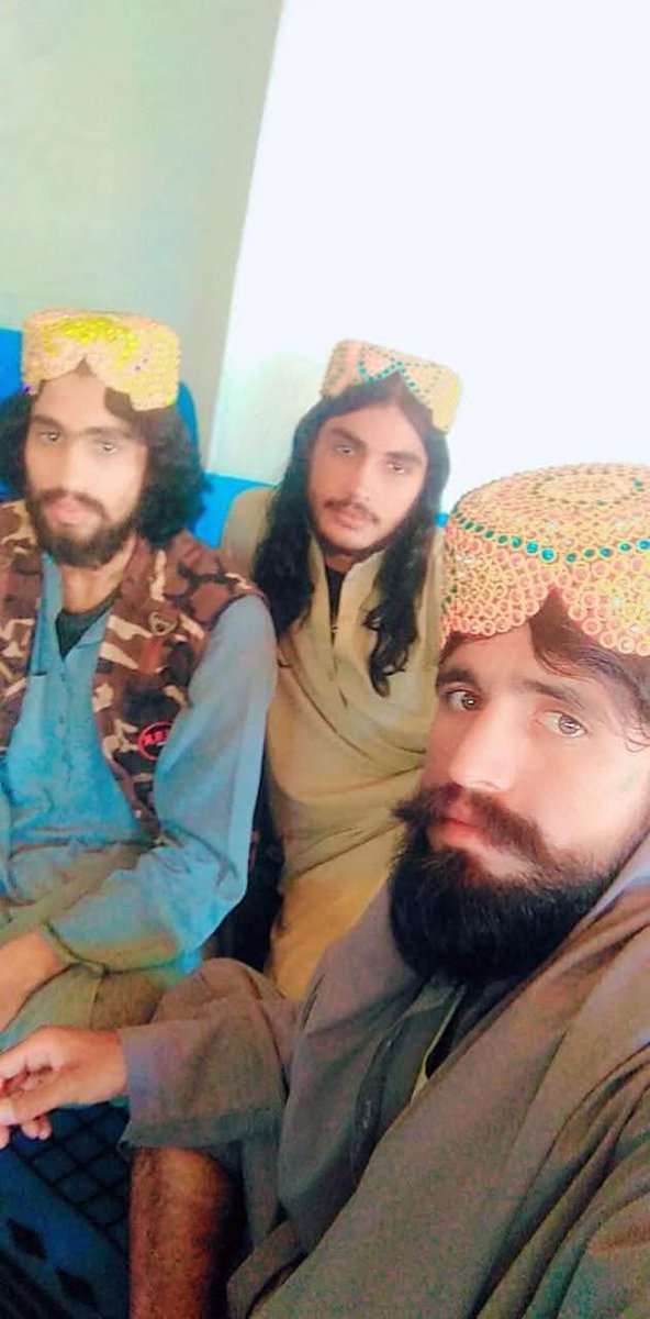 sumrkhan1's tweet image. گزشتہ روز شمالی وزیرستان کے علاقے حسن خیل میں افغانستان سے تقریباً 30 سے 40 کے قریب دہشتگرد باڑ کاٹ کر پاکستان میں داخل ہو رہے تھے،
سب دہشتگرد بشمول ٹیپو گل گروپ کا رکن اور لکی مروت میں سرگرم اہم کمانڈر نجیب عرف پراکی بھی مارا گیا
دہشتگروں کو منطقی انجام تک پہنچا دیا گیا ہے