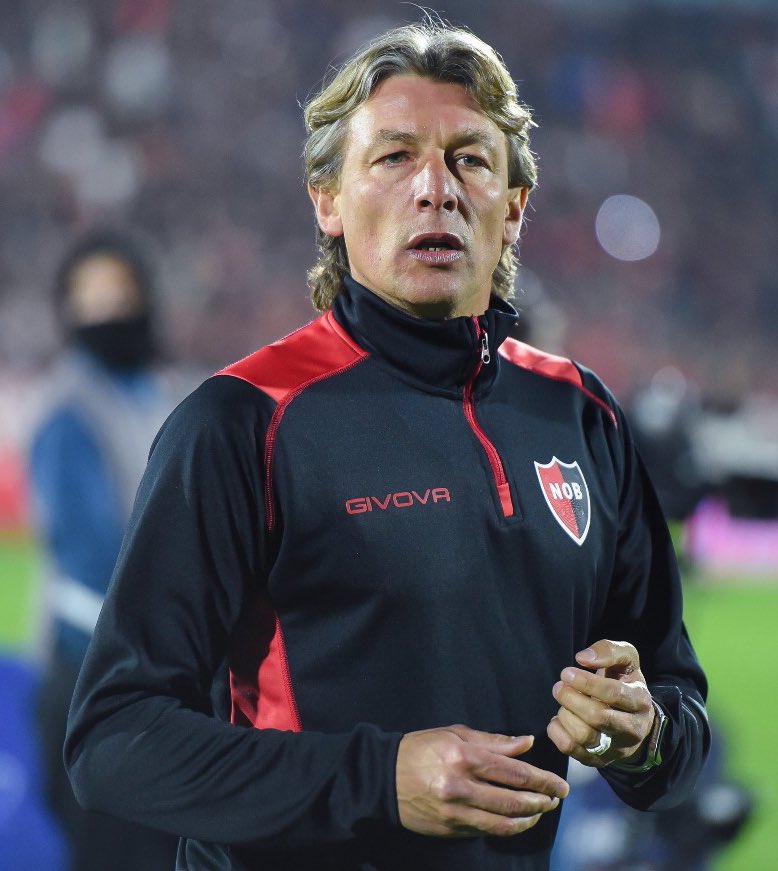 🚨 Former Newell's player &amp; manager Gabriel Heinze is JOINING the coaching staff of <a href="/Arsenal/">Arsenal</a>.

El Gringo will replace Carlos Cuesta who left Mikel Arteta's team to become Parma manager.

(via <a href="/David_Ornstein/">David Ornstein</a>)

#Newells