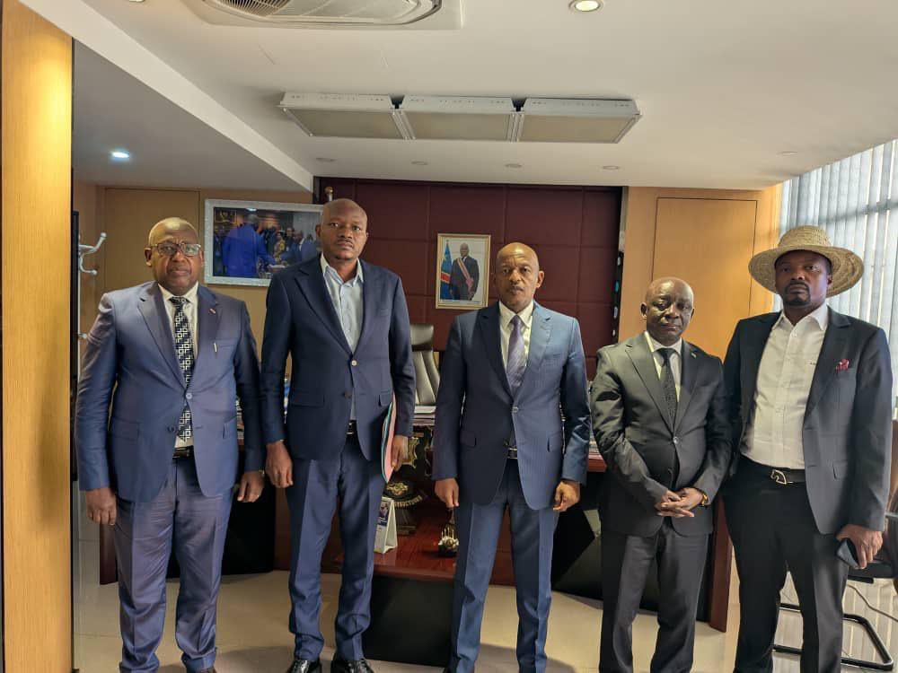 Dr Rabiot (@drrabiot) on Twitter photo #KINSHASA est-ce que #Bitakwira accepter aujourd’hui la congolité de Ministre #Alexis #Gisaro? <a href="/jacquesgasana6/">sanJack</a> <a href="/HAGANA45/">GISARO🇨🇩❤️</a> <a href="/Manyota1643168/">Manyota Ntarambirwa</a> <a href="/Kivumuwarango/">patriotes</a> <a href="/JustinBitakwira/">Justin BITAKWIRA</a> <a href="/Bitakwira1/">Justin Bitakwira</a> <a href="/AlexisGisaro_/">Alexis GISARO</a> <a href="/FelixUdps/">Felix Tshisekedi - UDPS</a> <a href="/PatrickMuyaya/">Patrick Muyaya</a> #KINSHASA est-ce que #Bitakwira accepter aujourd’hui la congolité de Ministre #Alexis #Gisaro? <a href="/jacquesgasana6/">sanJack</a> <a href="/HAGANA45/">GISARO🇨🇩❤️</a> <a href="/Manyota1643168/">Manyota Ntarambirwa</a> <a href="/Kivumuwarango/">patriotes</a> <a href="/JustinBitakwira/">Justin BITAKWIRA</a> <a href="/Bitakwira1/">Justin Bitakwira</a> <a href="/AlexisGisaro_/">Alexis GISARO</a> <a href="/FelixUdps/">Felix Tshisekedi - UDPS</a> <a href="/PatrickMuyaya/">Patrick Muyaya</a>