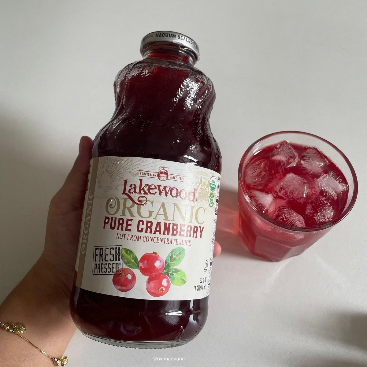 nvrinadriana's tweet photo. Cranberry juice just hits different when you know it’s helping you ✨

Bagus for gut health and also masalah keputihan dekat our private parts. Rasa masam gitu sedap i suka. https://t.co/FWwJqpe3dz