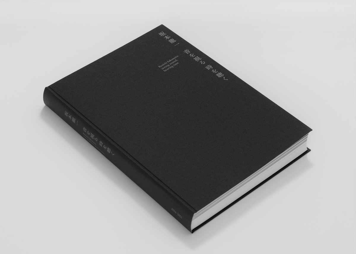 commmons's tweet image. Ryuichi Sakamoto | seeing sound, hearing time 
Official Exhibition Catalog

We offer international shipping.
commmonsmart.com/products/ambk-…

Format size: variable A4, Hardcover book
Number of pages: 320
Texts: Japanese/English/Chinese
Price: 6,490 yen (tax included)

The catalogue…