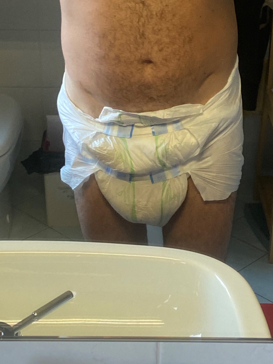 bedwetter35's tweet photo. Stanotte ho allagato il pannolino. #bedwetter #bedwetting #abdl https://t.co/EQlKXHM5UW