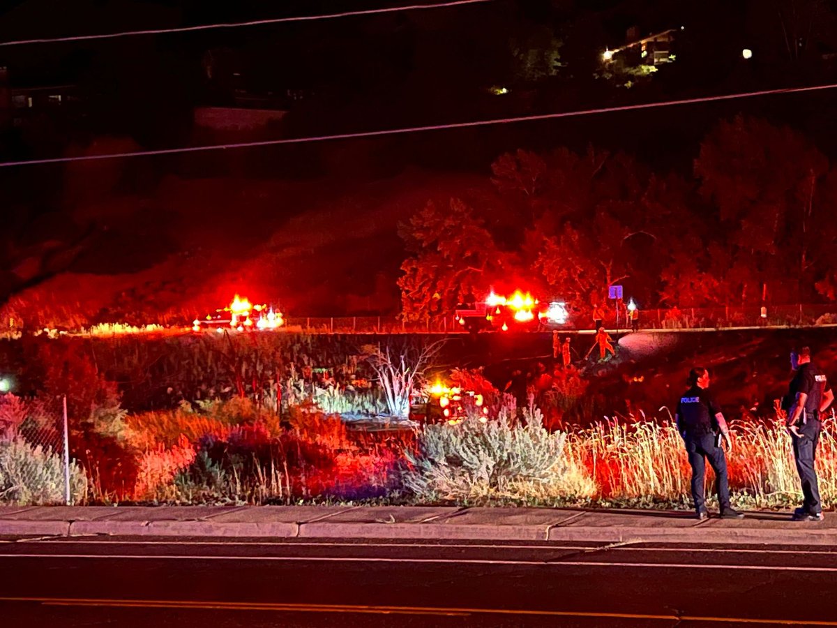 SLCScanner's tweet image. #UPDATE #CottonwoodHeights  #BrushFire crews did an exceptional job controlling this fire. The fire is out and under control and no homes were lost. They are in the mop up stages.