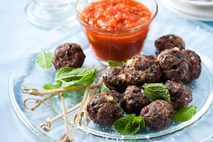 Recipe: Lamb meatballs with feta, olives and tomato dip winemag.co.za/food/recipe/la…
