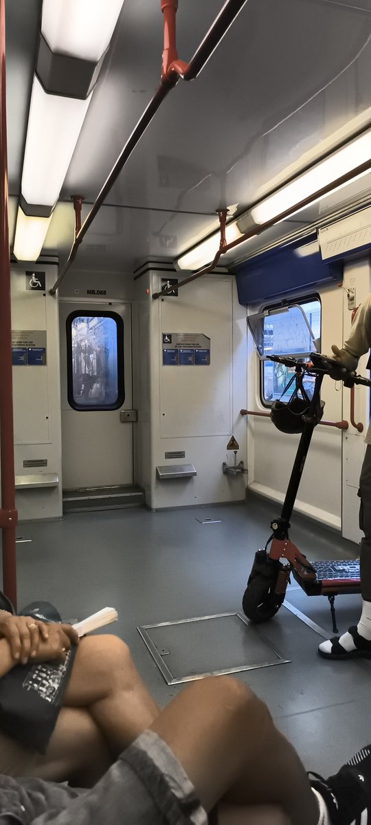Fabio Rosati 🇮🇹 (@rosati_fabio) on Twitter photo Metro B direzione Laurentina MB.088 c'è un'aria irrespirabile a bordo alle 7:11 del mattino figuriamoci più tardi. Mezzi che non dovrebbero circolare con questo caldo torrido.
<a href="/eugenio_patane/">Eugenio Patanè</a> <a href="/gualtierieurope/">Roberto Gualtieri</a> <a href="/TUTraP_APS/">TUTraP-APS</a> <a href="/MercurioPsi/">Mercurio Viaggiatore</a> <a href="/Codacons/">Codacons</a> <a href="/Antincivili/">Segnalatore Seriale</a> <a href="/pm_io1/">open eyes 🐧🐦</a> Metro B direzione Laurentina MB.088 c'è un'aria irrespirabile a bordo alle 7:11 del mattino figuriamoci più tardi. Mezzi che non dovrebbero circolare con questo caldo torrido.
<a href="/eugenio_patane/">Eugenio Patanè</a> <a href="/gualtierieurope/">Roberto Gualtieri</a> <a href="/TUTraP_APS/">TUTraP-APS</a> <a href="/MercurioPsi/">Mercurio Viaggiatore</a> <a href="/Codacons/">Codacons</a> <a href="/Antincivili/">Segnalatore Seriale</a> <a href="/pm_io1/">open eyes 🐧🐦</a>