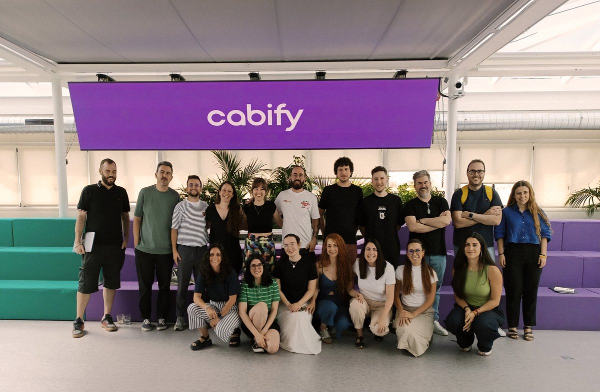 Cabify Design (@cabifydesign) on Twitter photo En la Inspirational Talk de este pasado junio contamos con la compañía de <a href="/henarvega/">Henar Vega</a>, autora de “Trabajar en llamas”. Junto a ella y de su mano, aprendimos, conversamos y expusimos dudas sobre salud mental en el mundo del diseño y la tecnología. Mucho aprendizaje sobre burnout 🔥 En la Inspirational Talk de este pasado junio contamos con la compañía de <a href="/henarvega/">Henar Vega</a>, autora de “Trabajar en llamas”. Junto a ella y de su mano, aprendimos, conversamos y expusimos dudas sobre salud mental en el mundo del diseño y la tecnología. Mucho aprendizaje sobre burnout 🔥