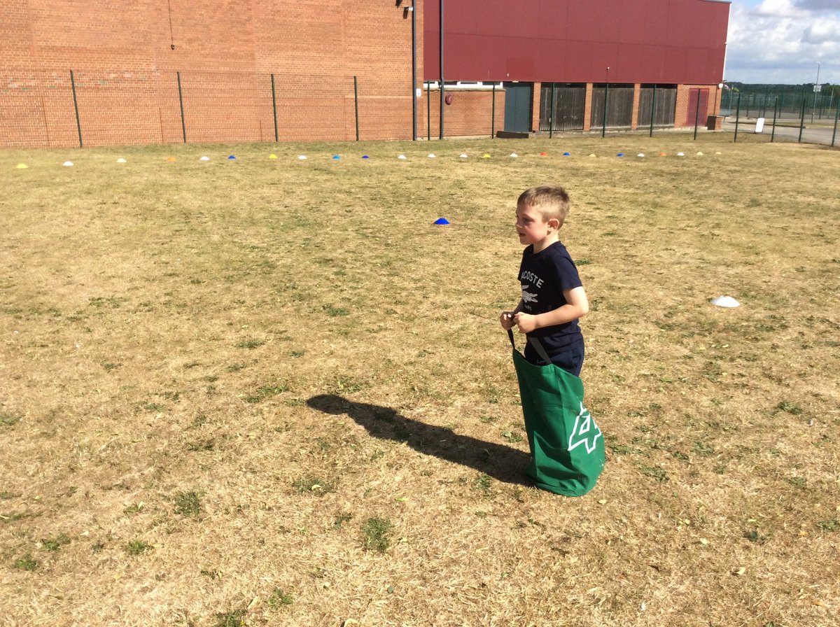 Class 4 showed great enthusiasm and energy during the sack race at Sports Week. Wonderful to see such determination and team spirit in action!#SportsWeek2025 #RowenaGames