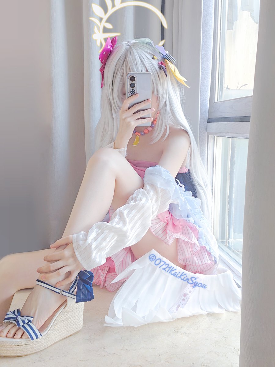 「な、何でそんなじっと見てるんだ…？や、やっぱりちょっとこれは派手過ぎたか？」
#白洲アズサ #ブルアカ #BlueArchive