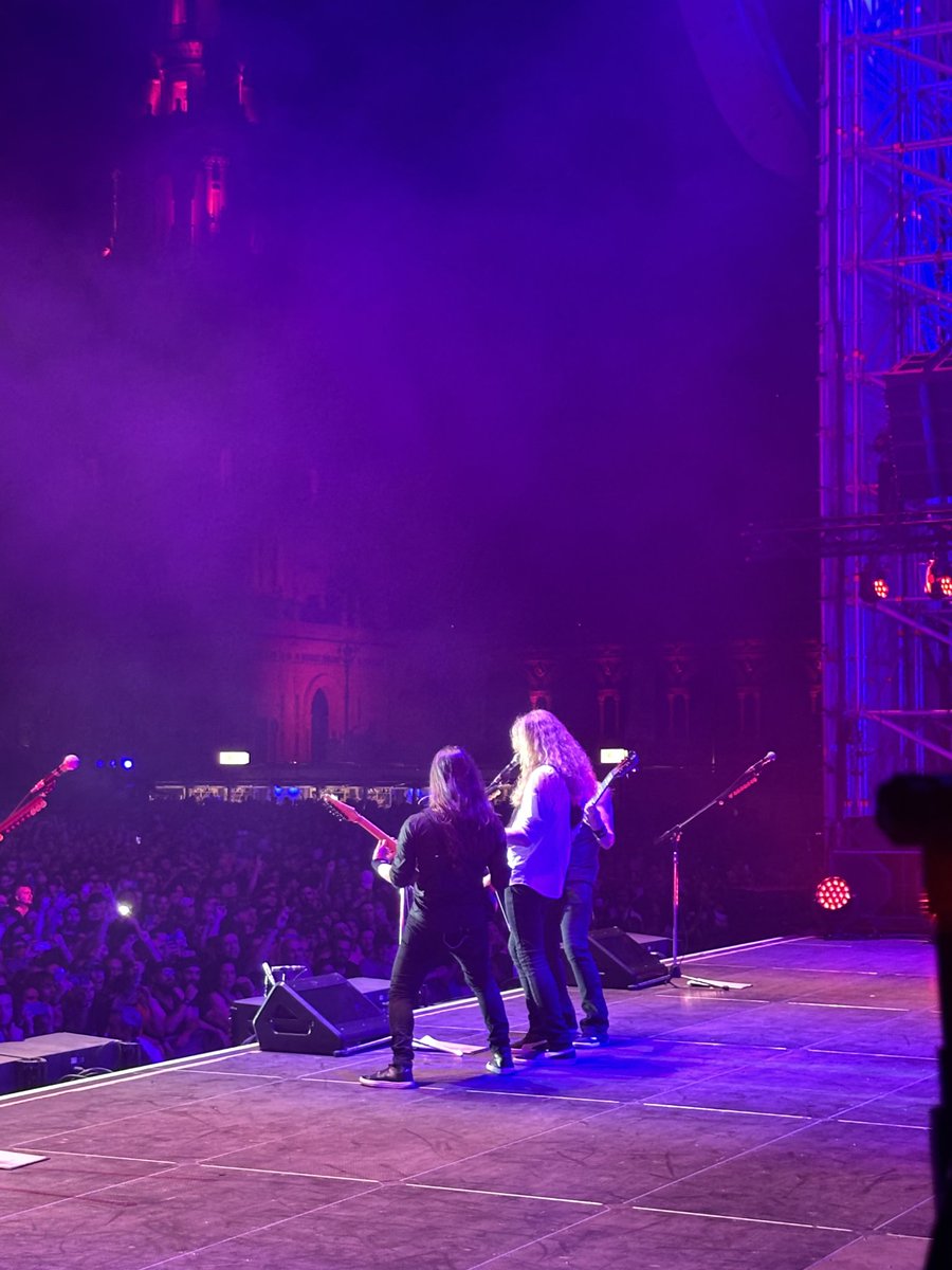 DaveMustaine's tweet image. The Megamachine is rolling again. #IconicaSevillaFest