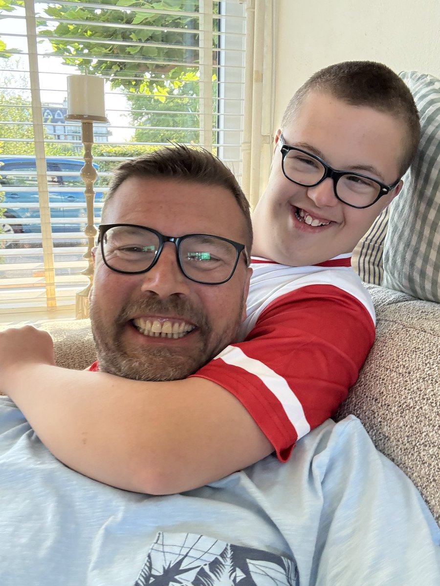 Goedemorgen.
Stijn heeft zich reuze vermaakt gisteren op de kermis. Ook een lekker kleurtje opgedaan. En hij heeft geluk want vandaag mag hij nog een dag! Helaas geen rups maar genoeg andere attracties om van te genieten!! En met zijn dagkaart is er geen grens aan hoe vaak 😂